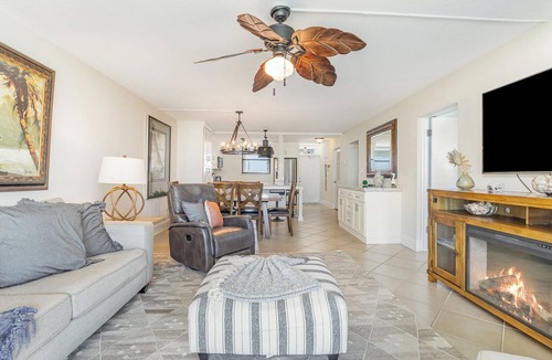 Titcombs Condo | Direct Ocean Front! Marko Villa Condo