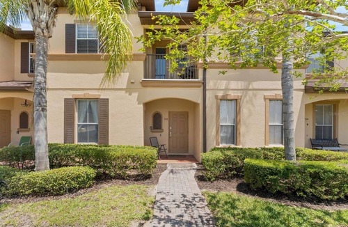 Regal Palms House | Discover a Beautiful Quiet Paradise. 20 Mins from Major Attractions