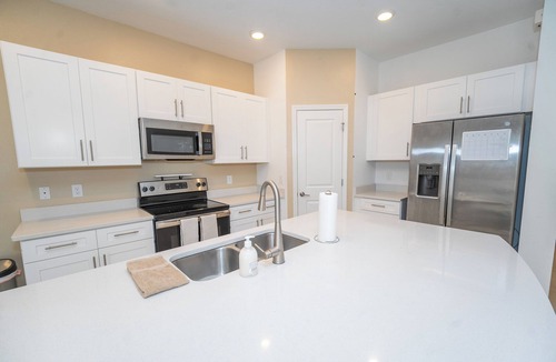 Kissimmee House | Disney Area Townhome Minutes to Parks Sleeps 7