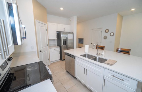 Kissimmee House | Disney Area Townhome Minutes to Parks Sleeps 7