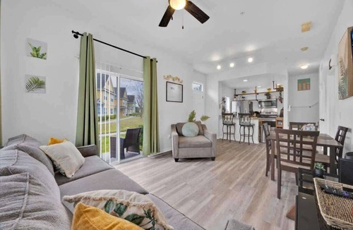 Venetian Bay Villages House | Disney-Themed Townhouse: 4BR, Resort Pools & Near Theme Parks!