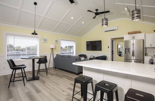 Downtown Boat Rental | DOCK HOLIDAY - The View! Hidden Gem! Pristine! Quiet! Go fish! Dock a boat!