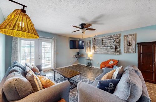 Gulf Lagoon Beach House | Dog-friendly close to the beach with WiFi private washer & dryer balcony & AC
