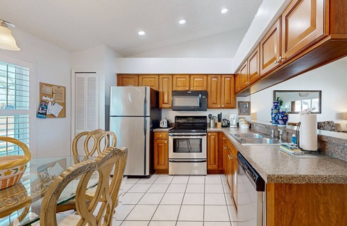 Loma Vista House | Dog-friendly getaway with private pool, tennis & AC - near theme parks