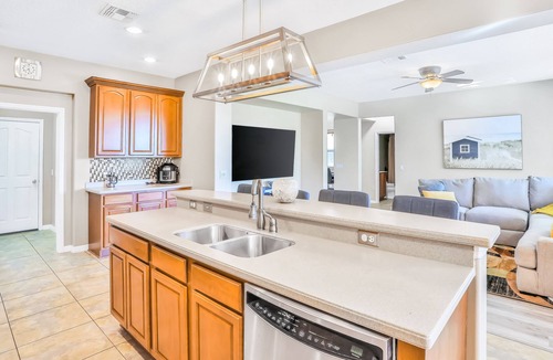 Bella Toscana House | Dog-Friendly Home w/Private Hot Tub, High-Speed WiFi, AC, Washer/Dryer & Patio
