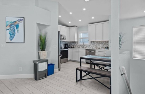 Mid Island House | Dolphin Run | Heated Pool, 3-Min Walk to Beach!
