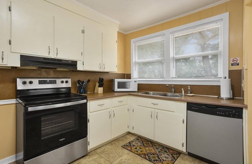 Southeast Pensacola House | Dolphina House-East Hill! 9 Miles from Pensacola Beach! Dog Friendly!