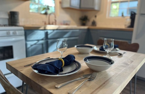 Keystone Heights Cottage | Donkey Song Cottage located in peaceful Keystone Heights on a private house farm