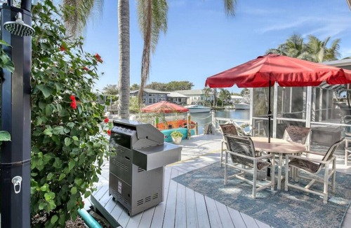 Venetian Way House | Dorset 319 · Paradise Cove-King Master Suite-Swimming Pool