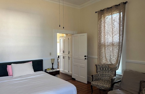 Anniston Apartment | Downstairs Studio apartment in delightful Anniston with WiFi, AC