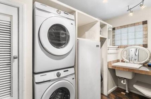 Mobile House | Downtown and Beach accessible Hot Tub + Firepit