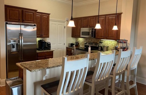 Auburn Apartment | Downtown Auburn 2BR/2.5BA Condo across from campus