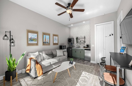 Riverside Heights House | Downtown Bungalow - 1BR Walk to Riverwalk & Armature Works 9 Min to Bucs Stadium
