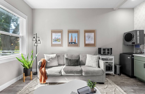 Riverside Heights House | Downtown Bungalow - 1BR Walk to Riverwalk & Armature Works 9 Min to Bucs Stadium