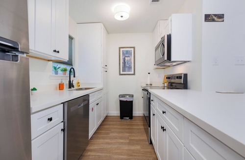 Biloxi Condo | Downtown Ocean Springs Getaway w/pool and optional golf cart