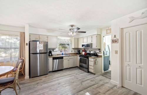 Cedar Key Cottage | Downtown * Walkable * Outdoor Living * 20% weekly & 30% monthly disounts