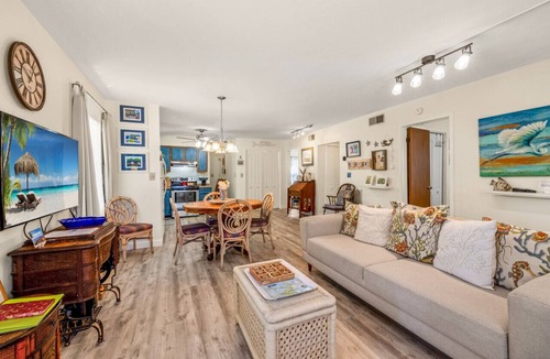 Cedar Key Cottage | Downtown * Walkable * Outdoor Living * 20% weekly & 30% monthly disounts