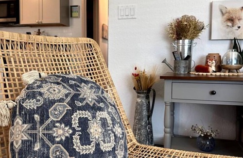 Fellowship House | Doxie Cottage - Close to WEC, Springs, and More!