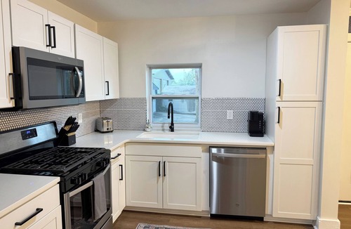 Bunkers Cove Apartment | Dreamer - 2BR hideaway near downtown & bay