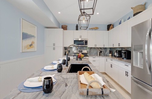 Uptown - Upper Duval House | *DUCHESS OF CATHERINE @ DUVAL* Home & Pool + Last Key White Glove Service.