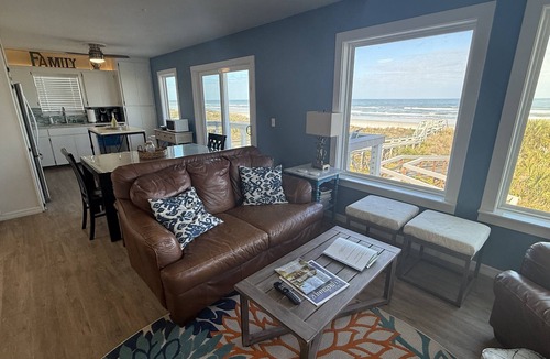 Crescent Beach House | Dune Heights, Ocean Front, Sleeps 10, 4 Bedroom, WiFi, Flat Screens