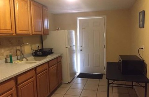 Park East House | Duplex-2 Apts, 4br/3bth/Playground, backyard walk to Downtown, LidoBeach - 8mins