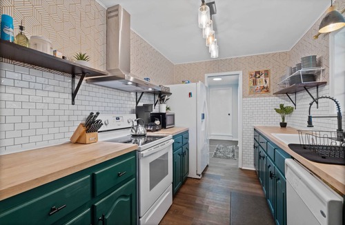 West Pensacola House | Duplexes & homes w/yard & patio