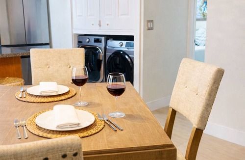 Tamiami House | E&A SouthWest Miami Rentals Cozy 2BD Apartment with Private Parking