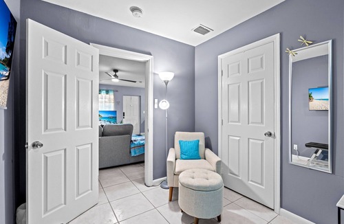 Riviera Beach Apartment | East by Singer and Peanut Island Beaches~Traveler's Delight
