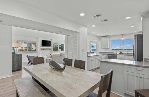 Gulf Trace House | “Eastside Wave” - Gulf Trace - Private Pool - Sleeps 12 - 100 Steps to the Gulf