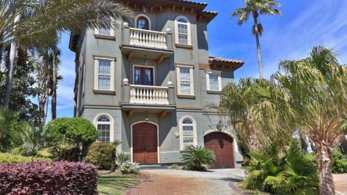 St. Tropez House | Easy beach access dogs welcome gated community large pool