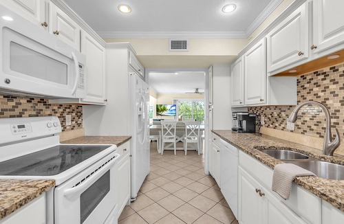Indian Shores Villa | 🌴Easy Walk to Beach🐬3 Story Villa🌞2 Balconies🐠Bayview Villas 101