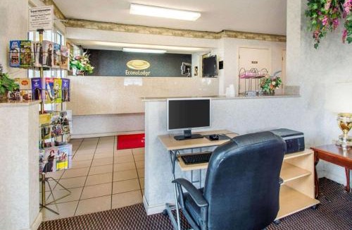 Troy Cabin | Econo Lodge Troy