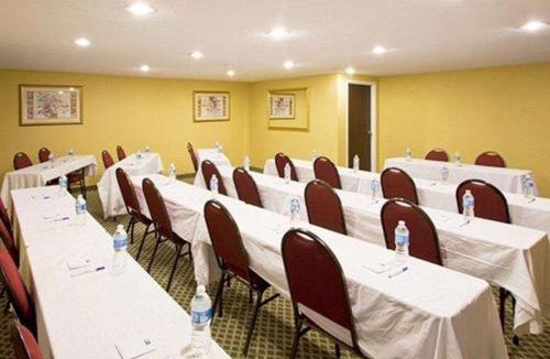 Wesley Chapel Cabin | Econo Lodge Wesley Chapel I-75