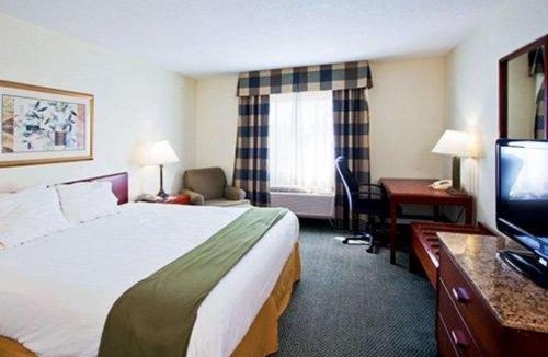 Wesley Chapel Cabin | Econo Lodge Wesley Chapel I-75