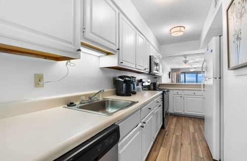 Gulf Shores Condo | Edgewater 41 -Beach~ Food~ & True Southern Hospitality! Discover why Gulf Shores