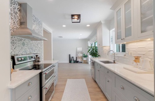 Southwest House | Elegant 2BR/2BA | Beach & Downtown Nearby