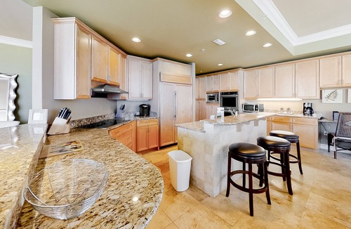 Ono Island Condo | Elegant, Gulf-Front Condo w/Large Balcony, Beach Access & Shared Pool/Gym
