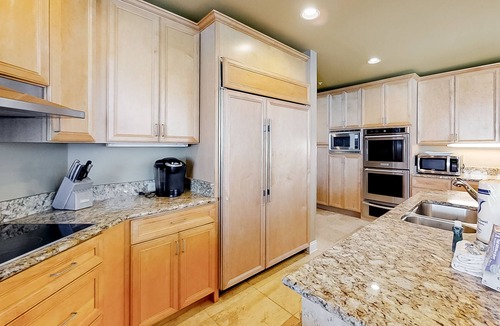 Ono Island Condo | Elegant, Gulf-Front Condo w/Large Balcony, Beach Access & Shared Pool/Gym