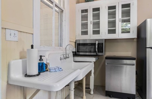 Five Points South House | Elegant Historic 4 BR Home Near Downtown