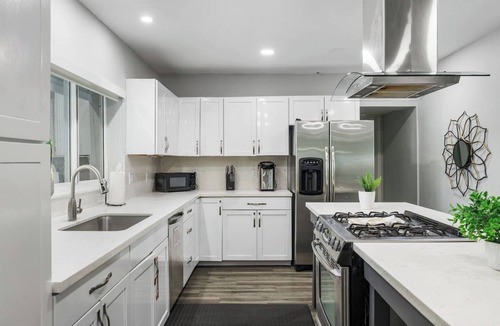 South Lake House | Elegant Hollywood Escape: Your Perfect Retreat!