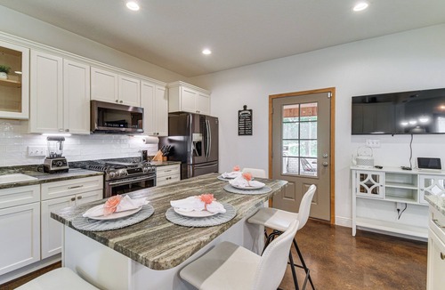 Ono Island House | Elegant Home w/Outdoor Kitchen in Robertsdale