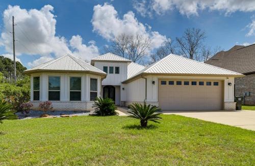 Ono Island House | Elegant Home w/Outdoor Kitchen in Robertsdale