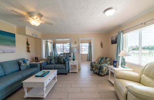 Biltmore Beach House | Emerald Beach Cottage