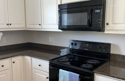 Tallassee House | END OF THE LINE - Lake Martin views- Sleeps 12