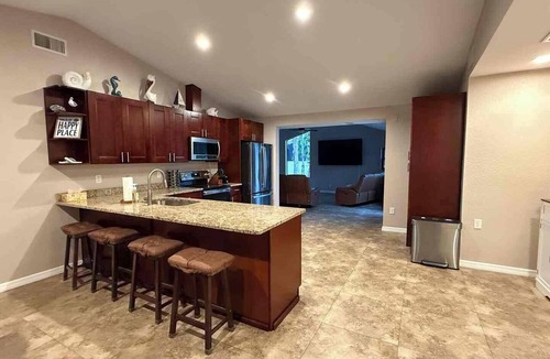 New Port Richey House | Endless Summer in New Port Richey! 4-Bedroom Home with HUGE Backyard!