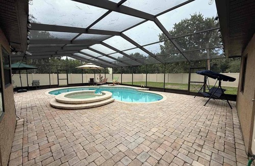 New Port Richey House | Endless Summer in New Port Richey! 4-Bedroom Home with HUGE Backyard!