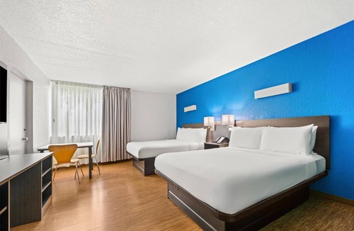 Ludlam Hotel | Enjoy Peace & Privacy in a Vibrant Room | 6 Mi from University of Miami