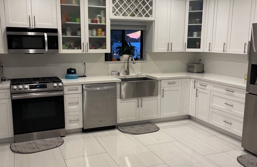 Hialeah House | Entertaining & Modern home, Champagne Spa & Gazebo