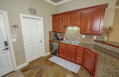 Shenandoah House | Entire home in Baton Rouge Louisiana 20 minutes from LSU